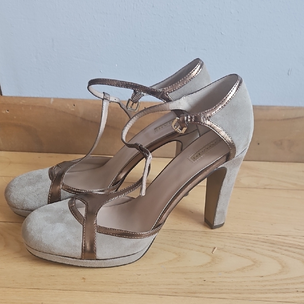 Elegant Women's Tan and Brown Heels